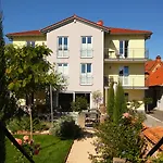 Casa Palatina Vinotel לינה וארוחת בוקר